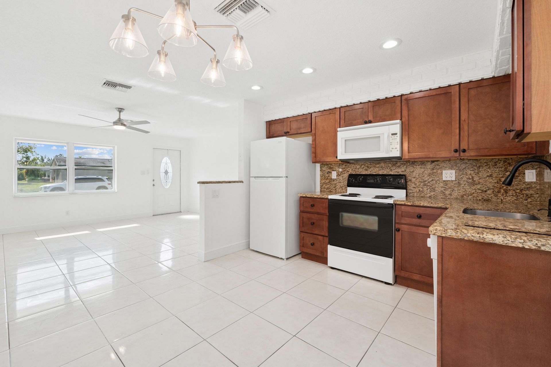 8107 NW 96th Avenue, Tamarac, FL 33321 Photo