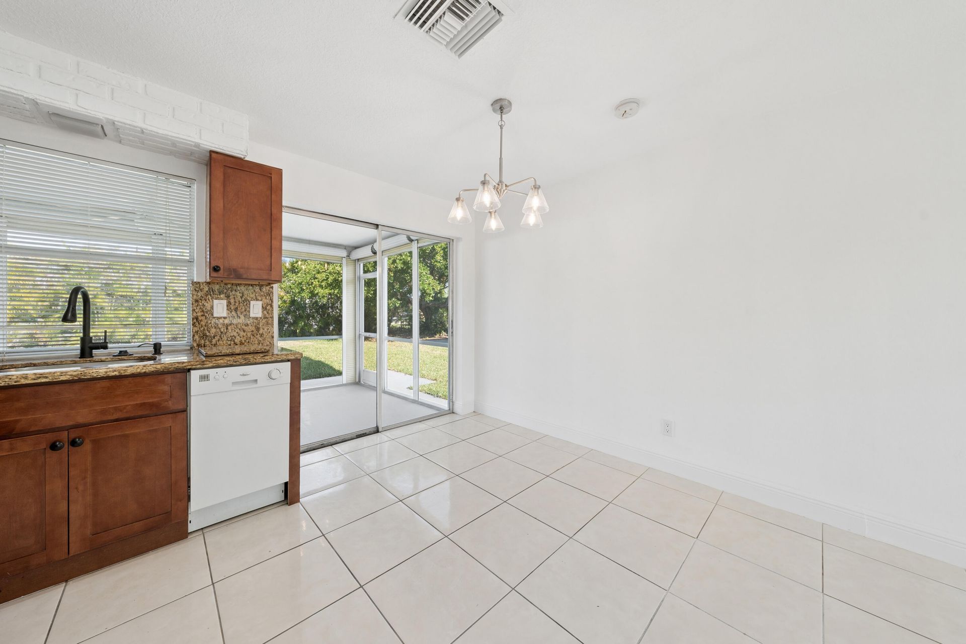 8107 NW 96th Avenue, Tamarac, FL 33321 Photo