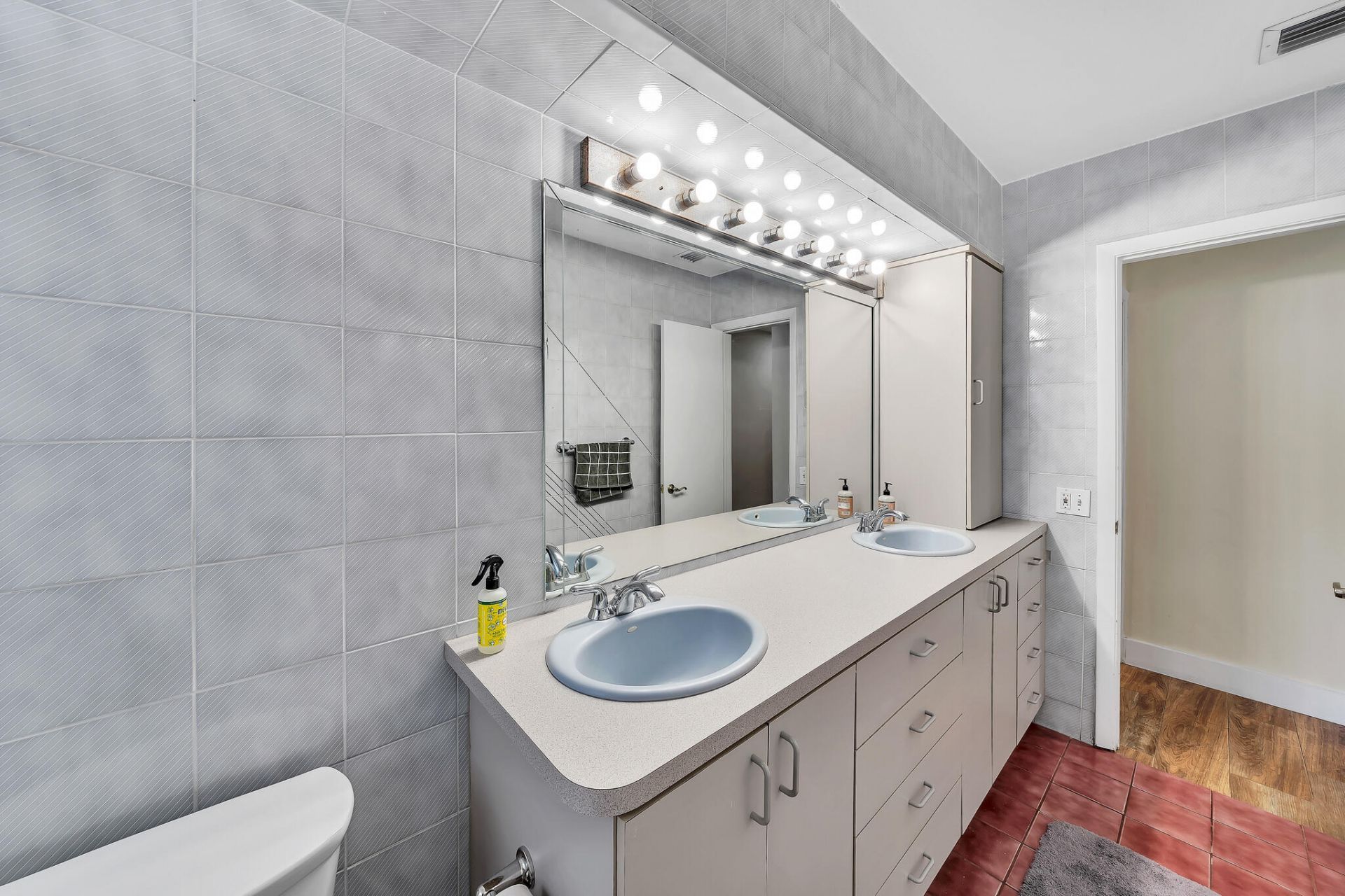 1870 NE 197th Terrace, Miami, FL 33179 Photo