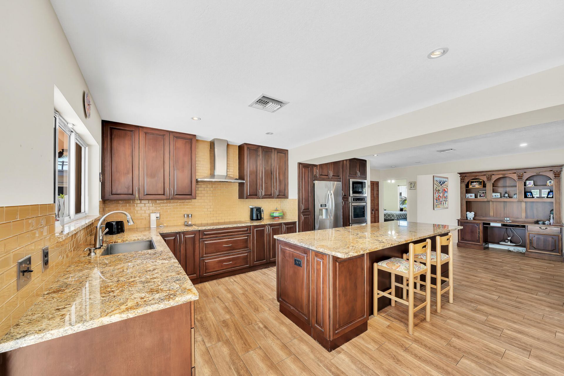 1870 NE 197th Terrace, Miami, FL 33179 Photo