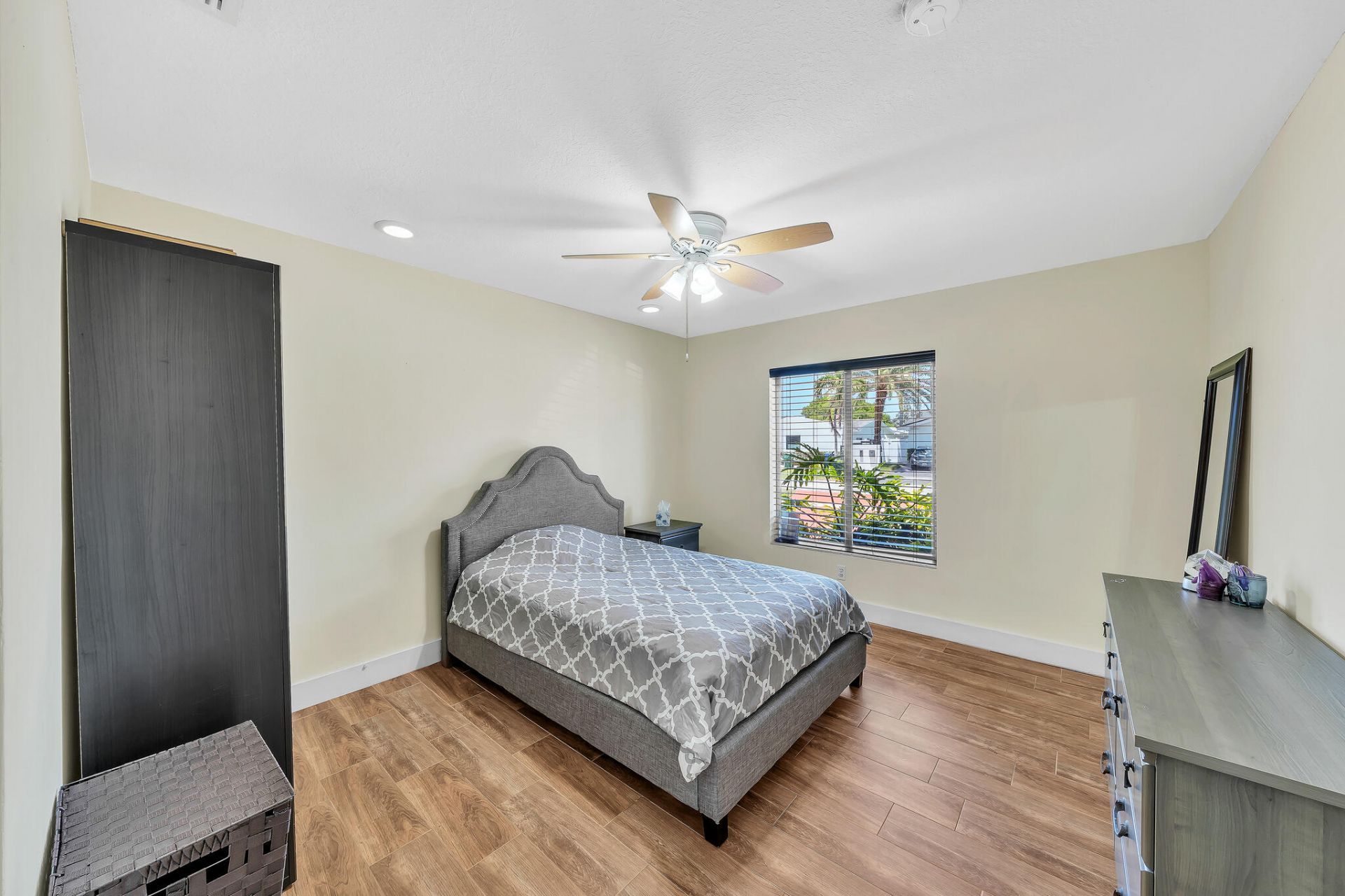 1870 NE 197th Terrace, Miami, FL 33179 Photo