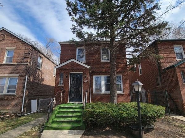 10529 S Eberhart Avenue , Chicago, IL 60628