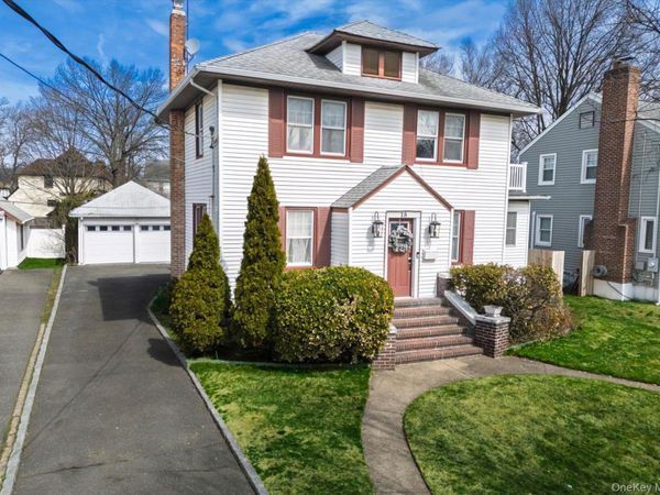 18 Phipps Avenue , East Rockaway, NY 11518