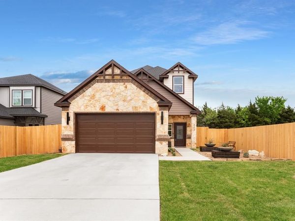 232 Hilltop Drive, Ennis, TX 75119