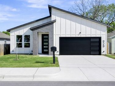 929 E Magnolia Avenue, Fort Worth, TX 76104