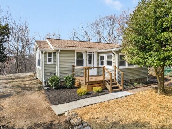 23 Harriet Way, Roxbury, NJ 07850