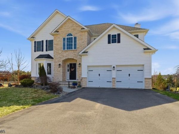 13 Jacob Way, Lopatcong, NJ 08865