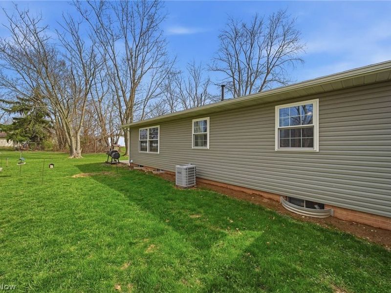 6101 Skylark Street SW, Canton, OH 44706 Photo 3