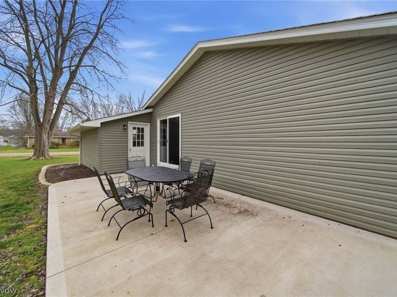 6101 Skylark Street SW, Canton, OH 44706 Photo 4