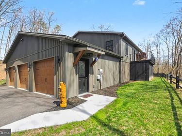 60 STONER DRIVE, SHERMANS DALE, PA 17090