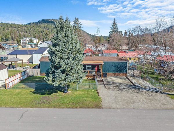 112 Blackwell St, Ione, WA 99139