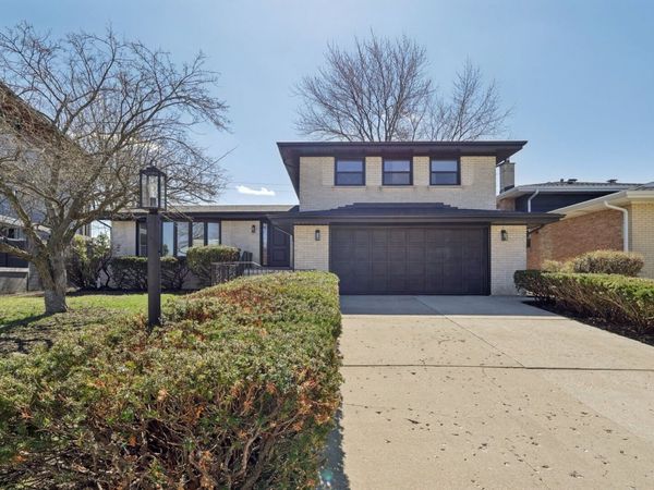 8135 W Rascher Avenue , Chicago, IL 60656