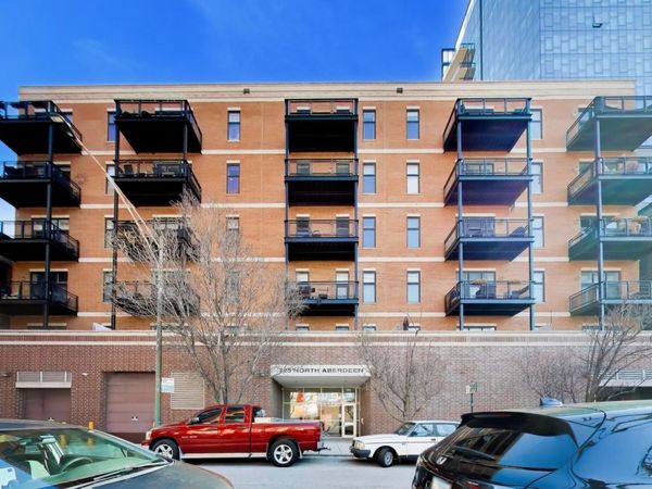 725 N Aberdeen Street , Unit 202, Chicago, IL 60642