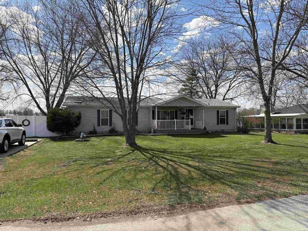 10686 N C Drive, Kendallville, IN 46755