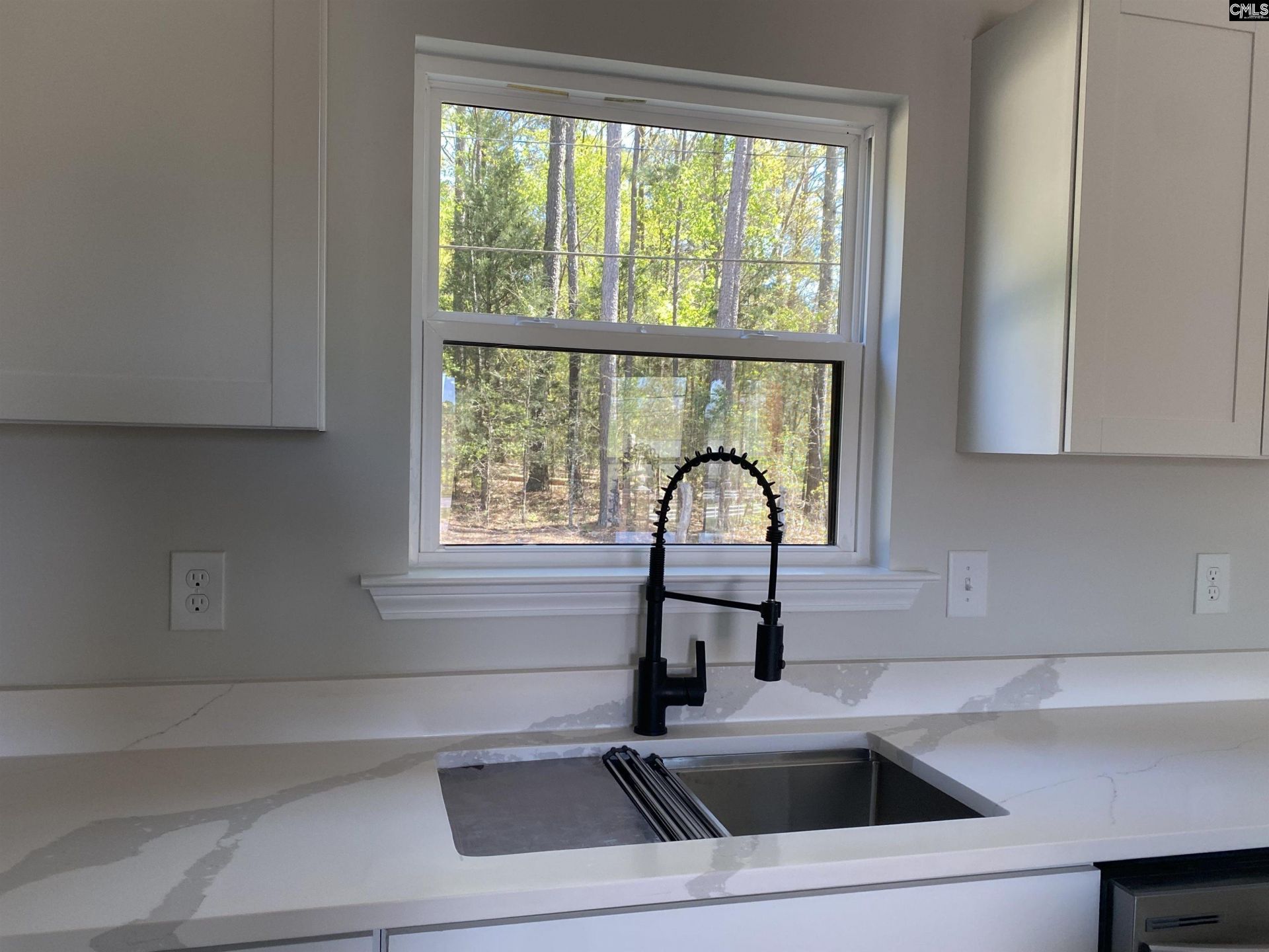 100 Summerhill Drive  Photo 5