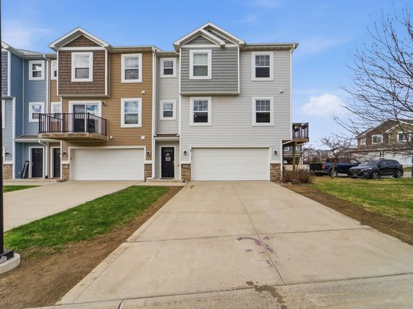 235 Burr Oak Court , Norwalk, IA 50211