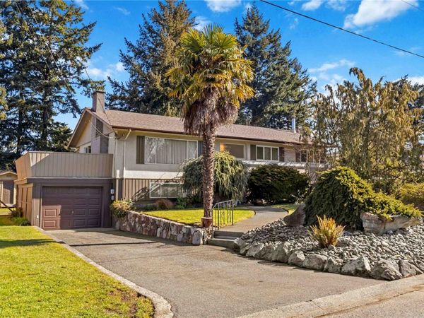 4418 Chartwell Dr , Saanich, BC V8N 2R3