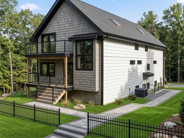 1130 May St , Victoria, BC V8V 2S5