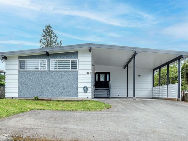 1579 Kenmore Rd , Saanich, BC V8N 2E2