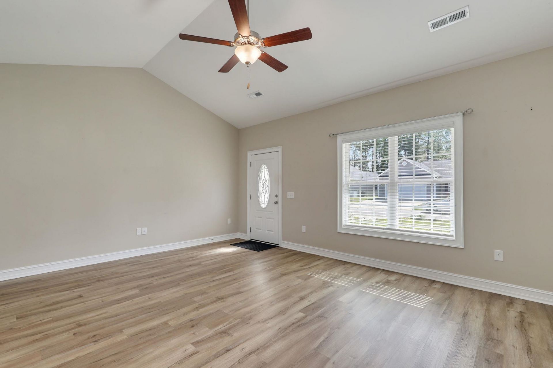 507 Whiddy Loop Photo 12