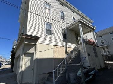 11 Davis St, Unit 1, Fall River, MA 02720