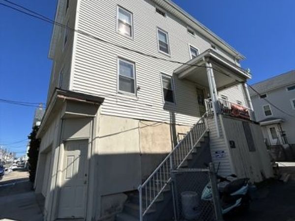 11 Davis St, Unit 1, Fall River, MA 02720