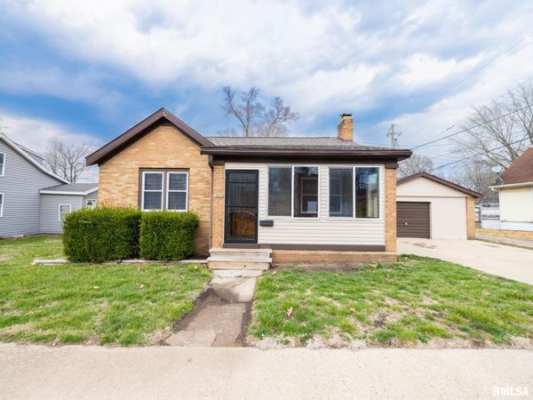 305 WASHINGTON Street, Pekin, IL 61554