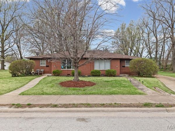 717 Royal Heights Road , Belleville, IL 62226