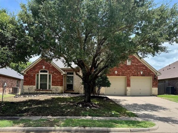 5827 Windy Meadow Lane, Grand Prairie, TX 75052