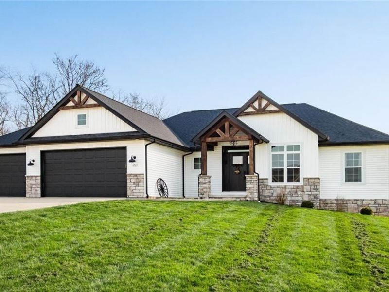 6865 Heritage Run Drive, Zanesville, OH 43701 Photo 1