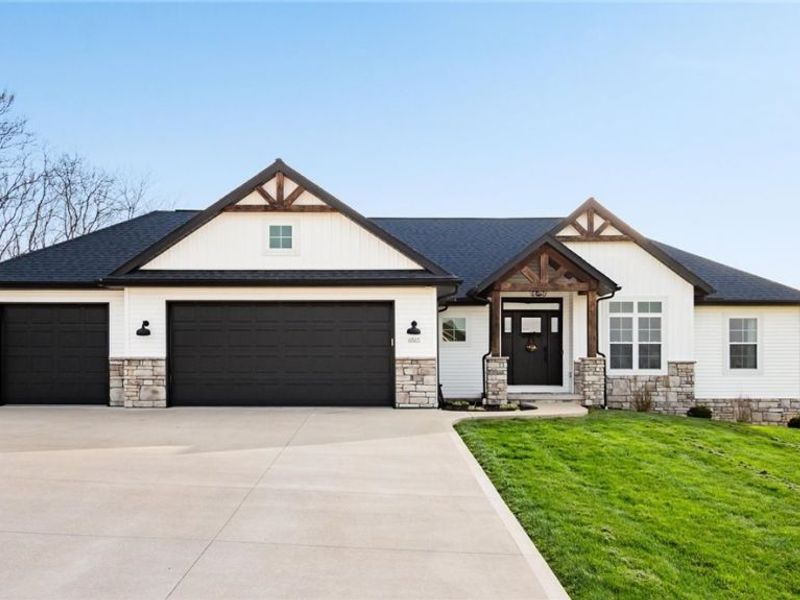 6865 Heritage Run Drive, Zanesville, OH 43701 Photo 2