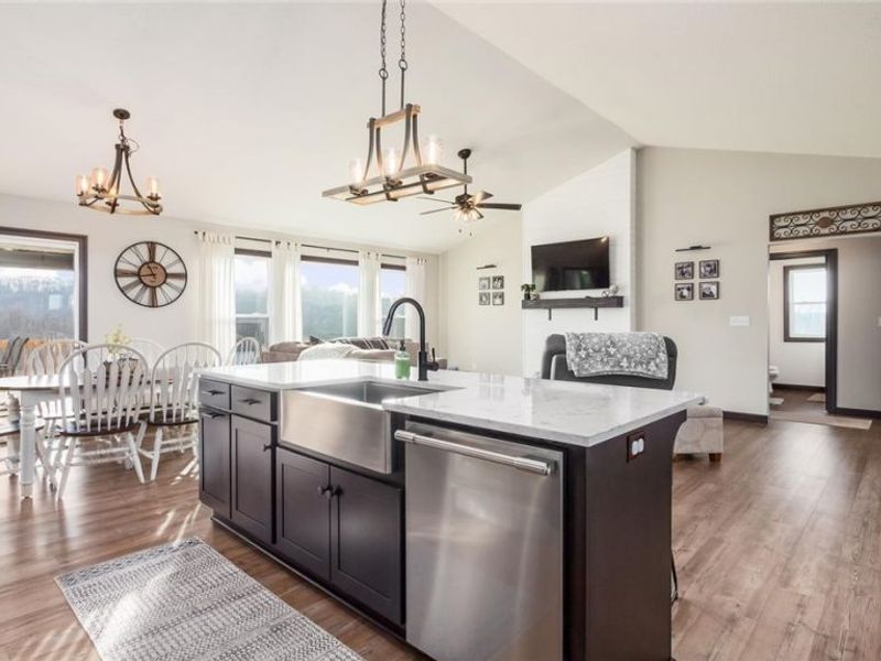 6865 Heritage Run Drive, Zanesville, OH 43701 Photo 8