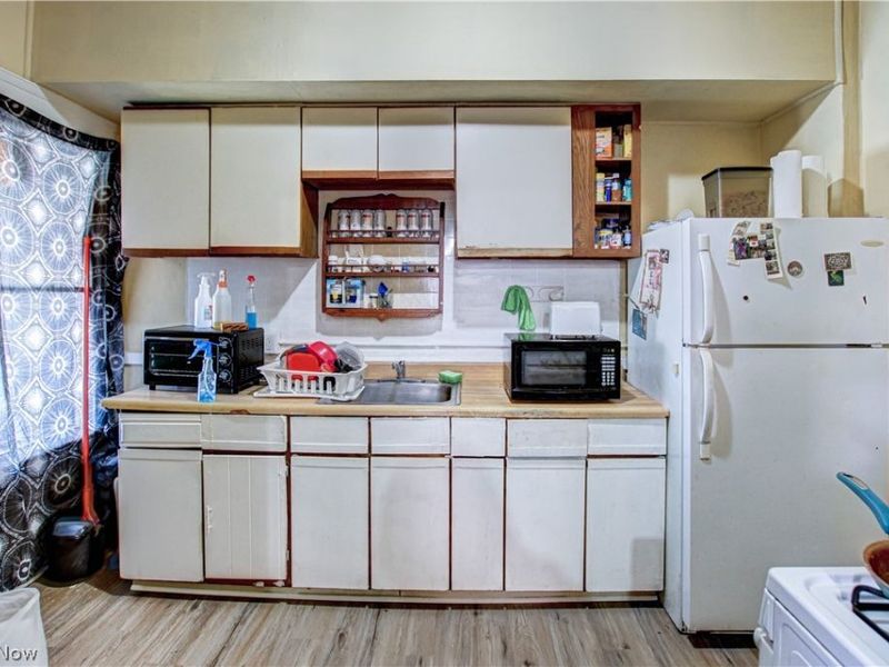 2149 W 105th Street , Cleveland, OH 44102 Photo 8