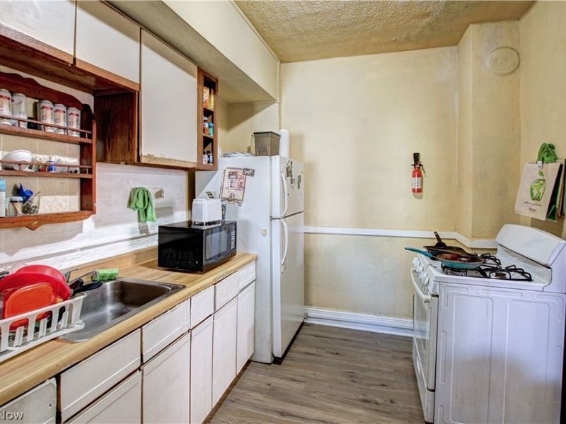 2149 W 105th Street , Cleveland, OH 44102 Photo 9