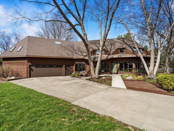 2402 N Nottingham Court , Champaign, IL 61821