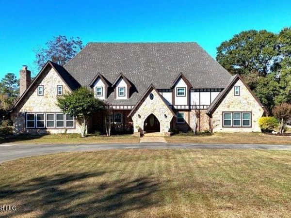 2655 S Highway 43 , Picayune, MS 39466