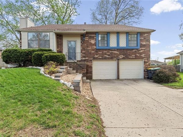 5212 NW Downing Street, Blue Springs, MO 64015