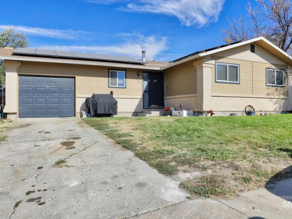 130 E Morris Ct, Kuna, ID 83634