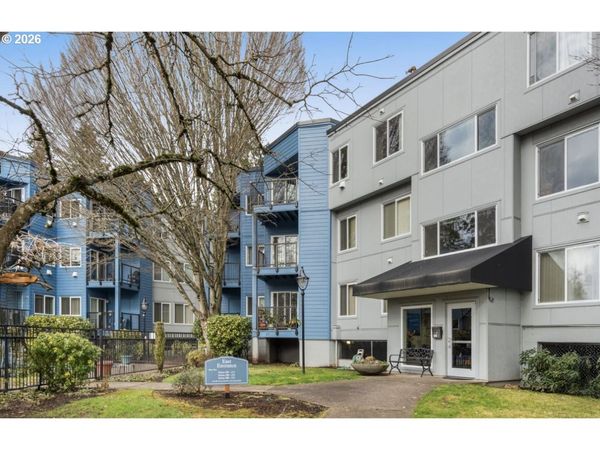 8720 SW TUALATIN RD, Unit 205, Tualatin, OR 97062