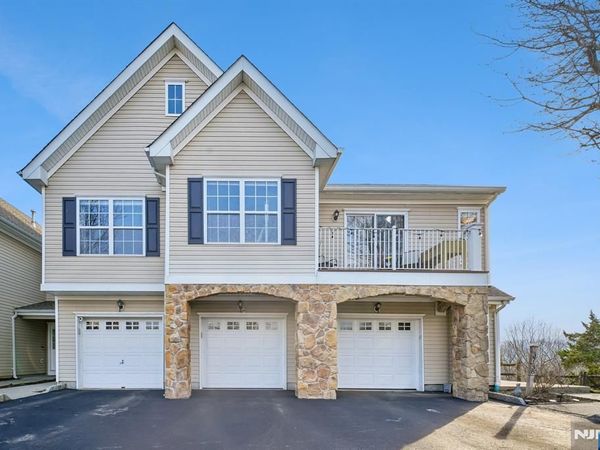 37 Mountainside Drive, POMPTON LAKES, NJ 07442