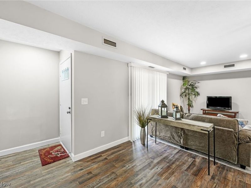 10364 Independence Drive, Unit 19C, North Royalton, OH 44133 Photo 6