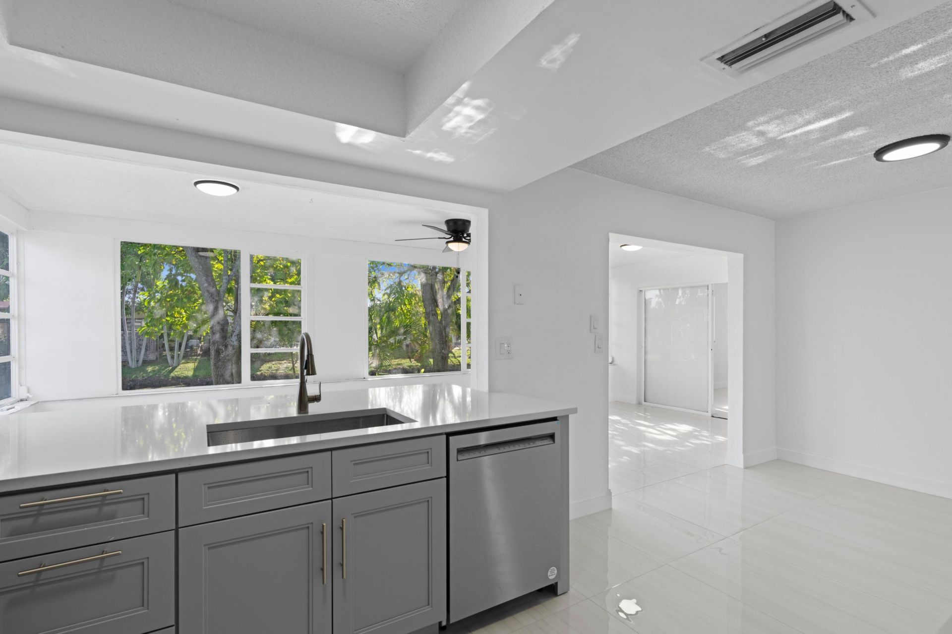 4300 NW 45th Terrace, Lauderdale Lakes, FL 33319 Photo