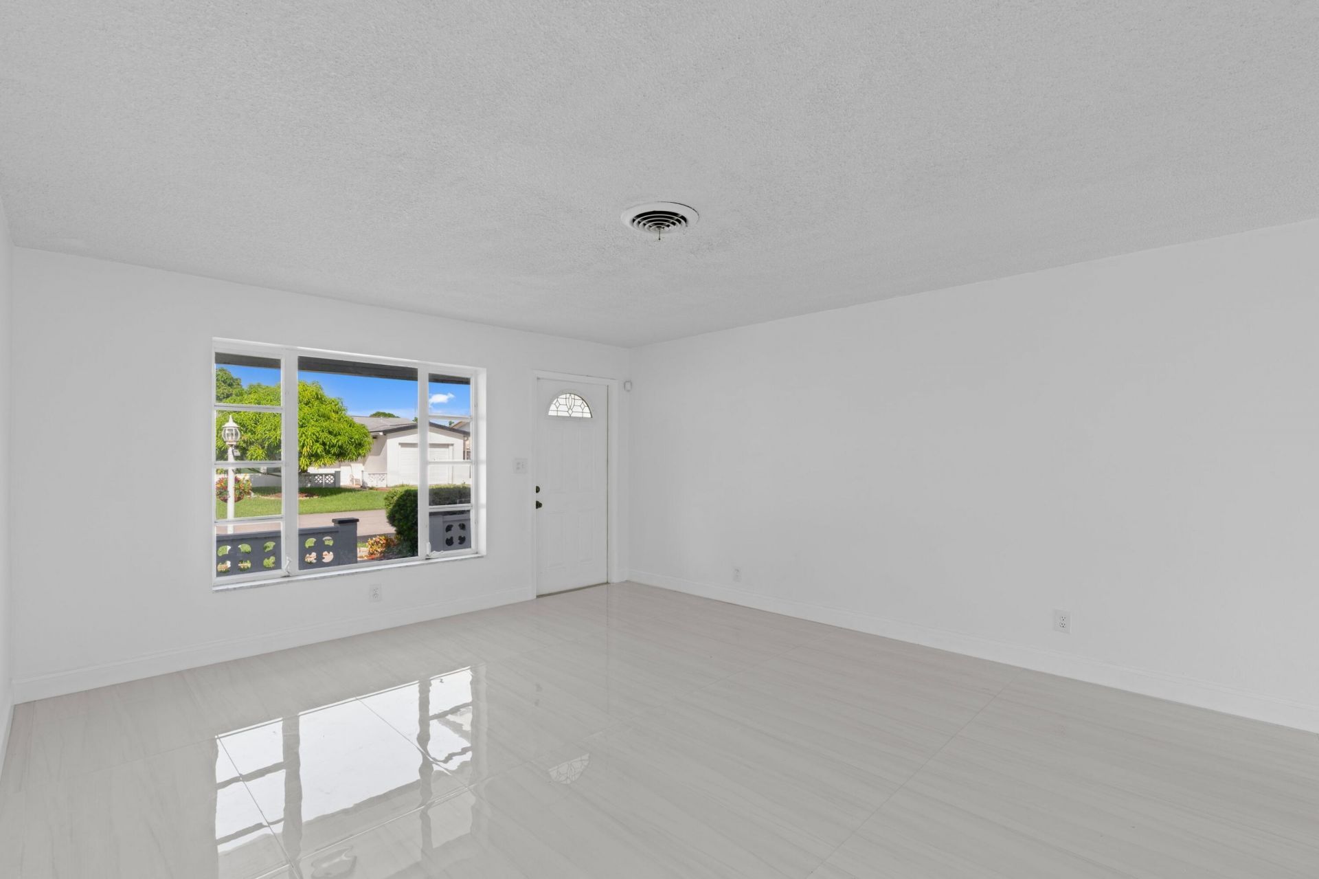 4300 NW 45th Terrace, Lauderdale Lakes, FL 33319 Photo