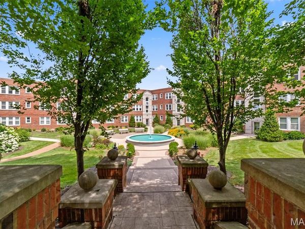 7747 Kingsbury Boulevard, Unit 32, St Louis, MO 63105