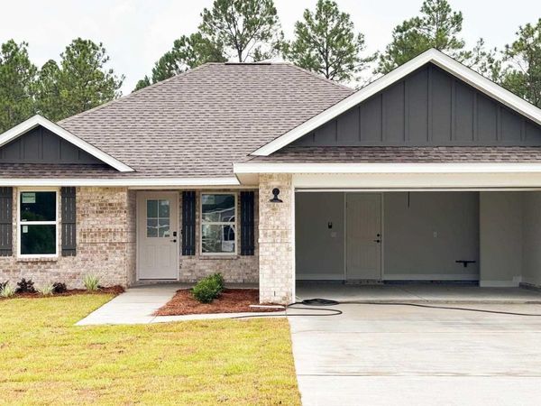7969 Twin Lake Dr, Milton, FL 32583