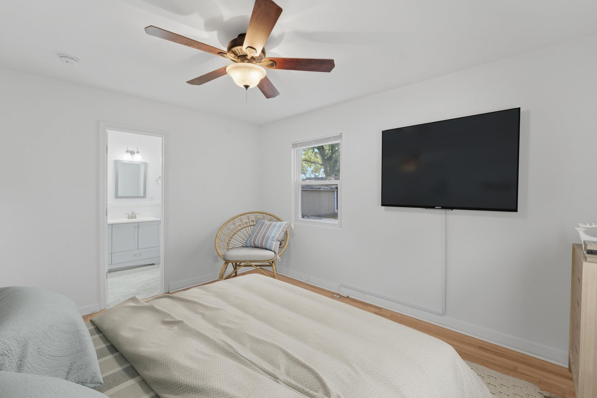 1749 Lady Ashley Street Photo 10