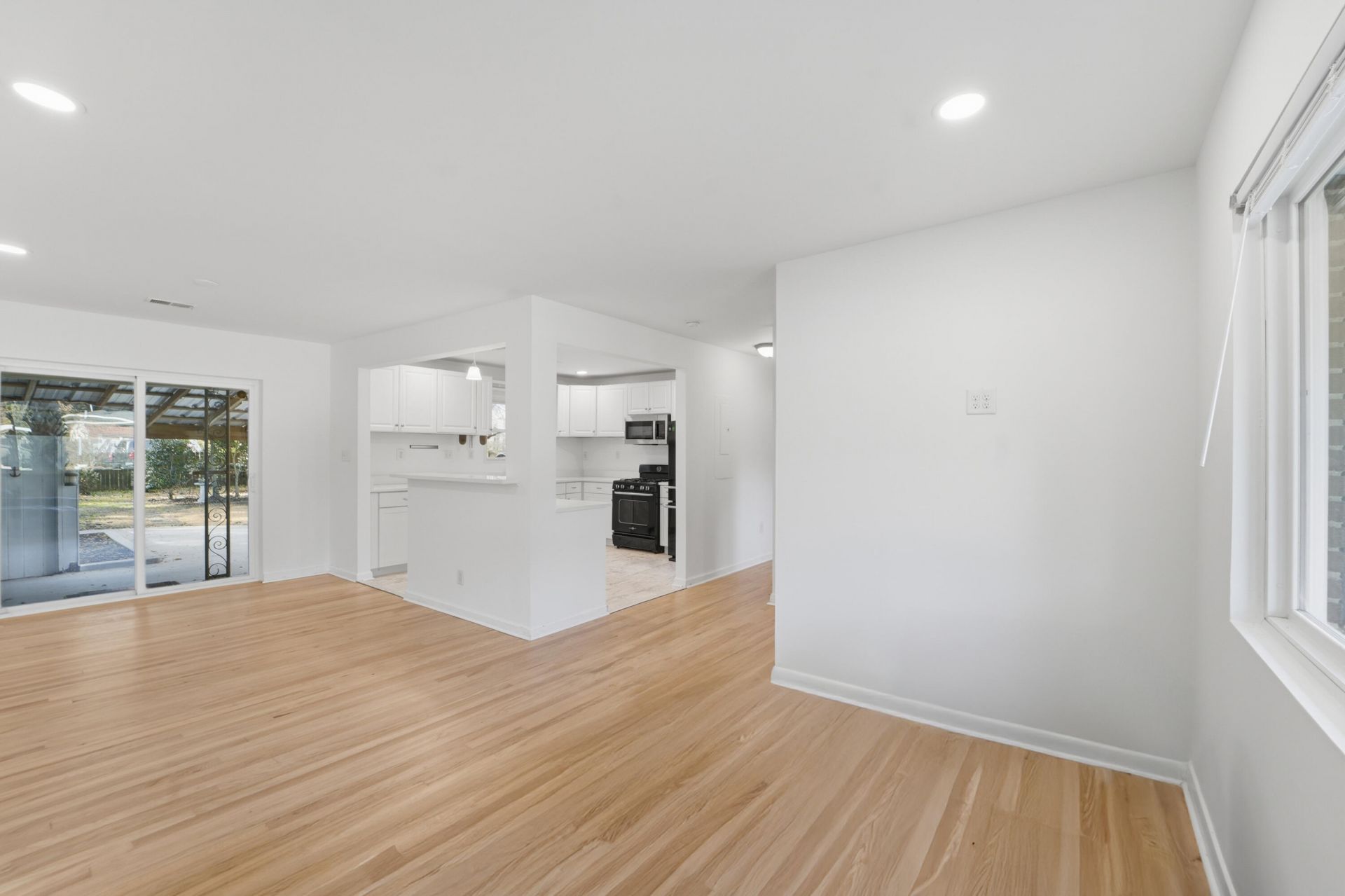 1749 Lady Ashley Street Photo 28