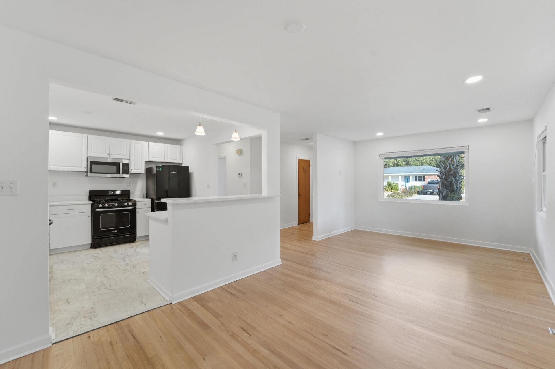 1749 Lady Ashley Street Photo 29