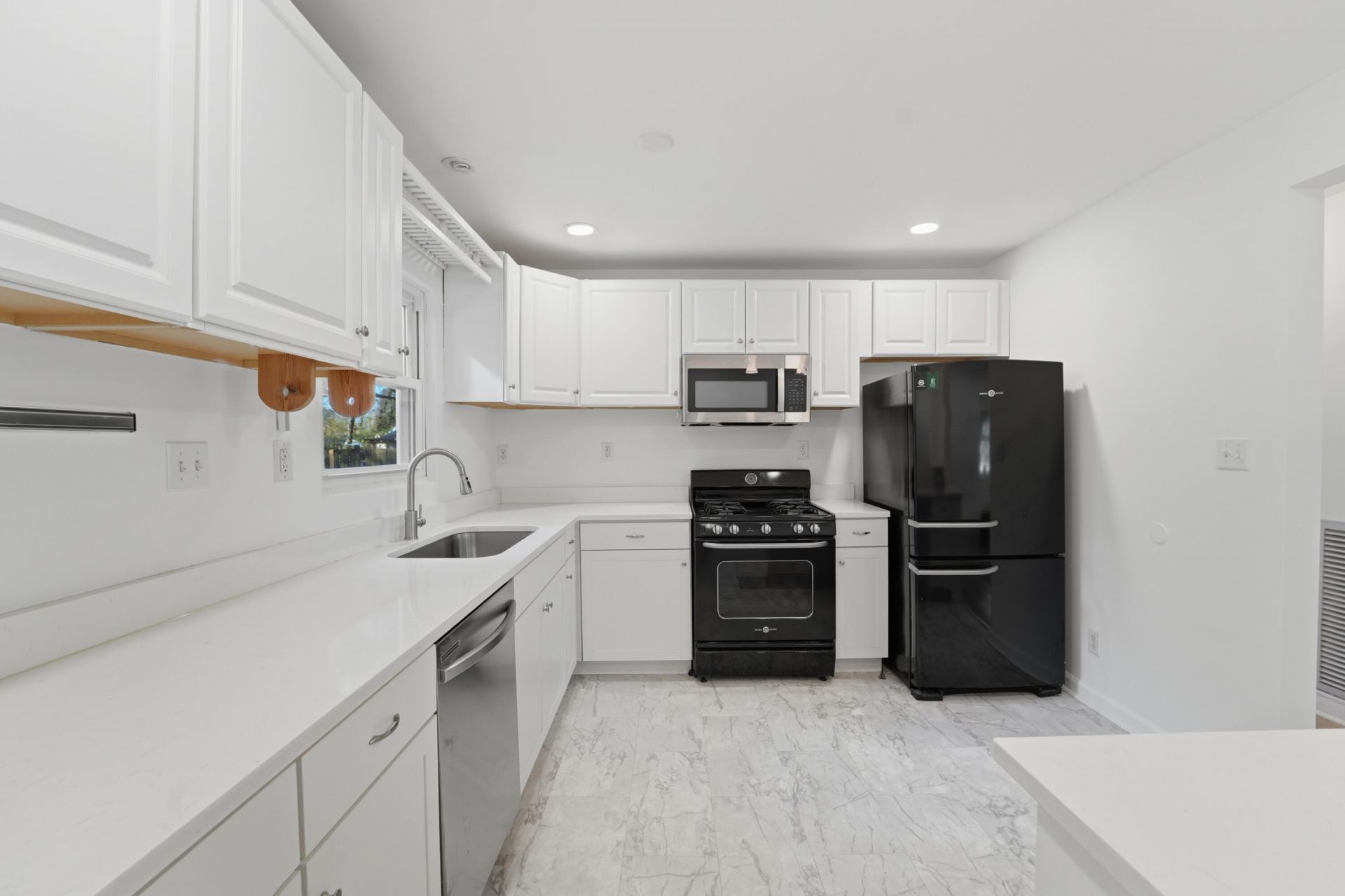 1749 Lady Ashley Street Photo 30