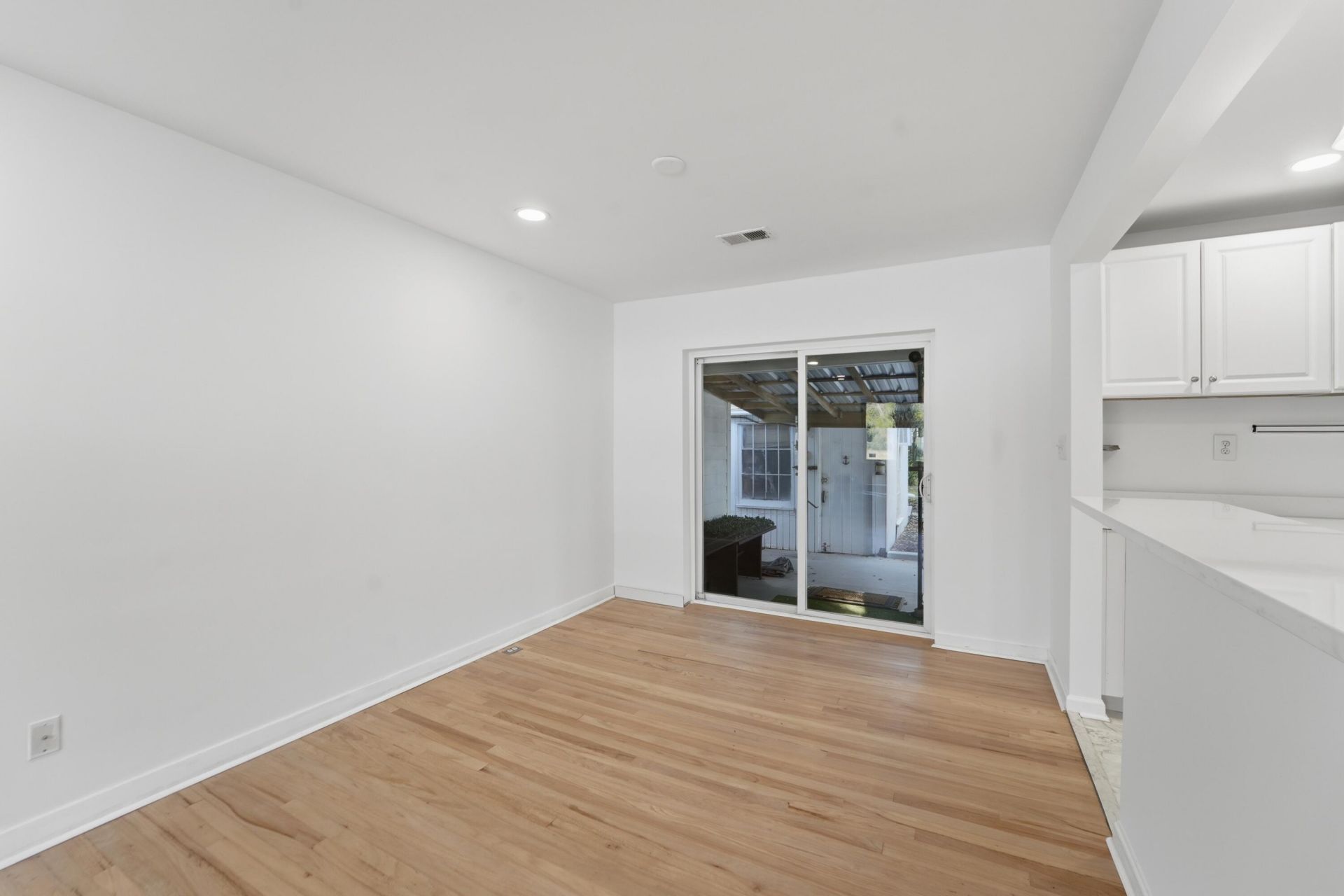 1749 Lady Ashley Street Photo 31